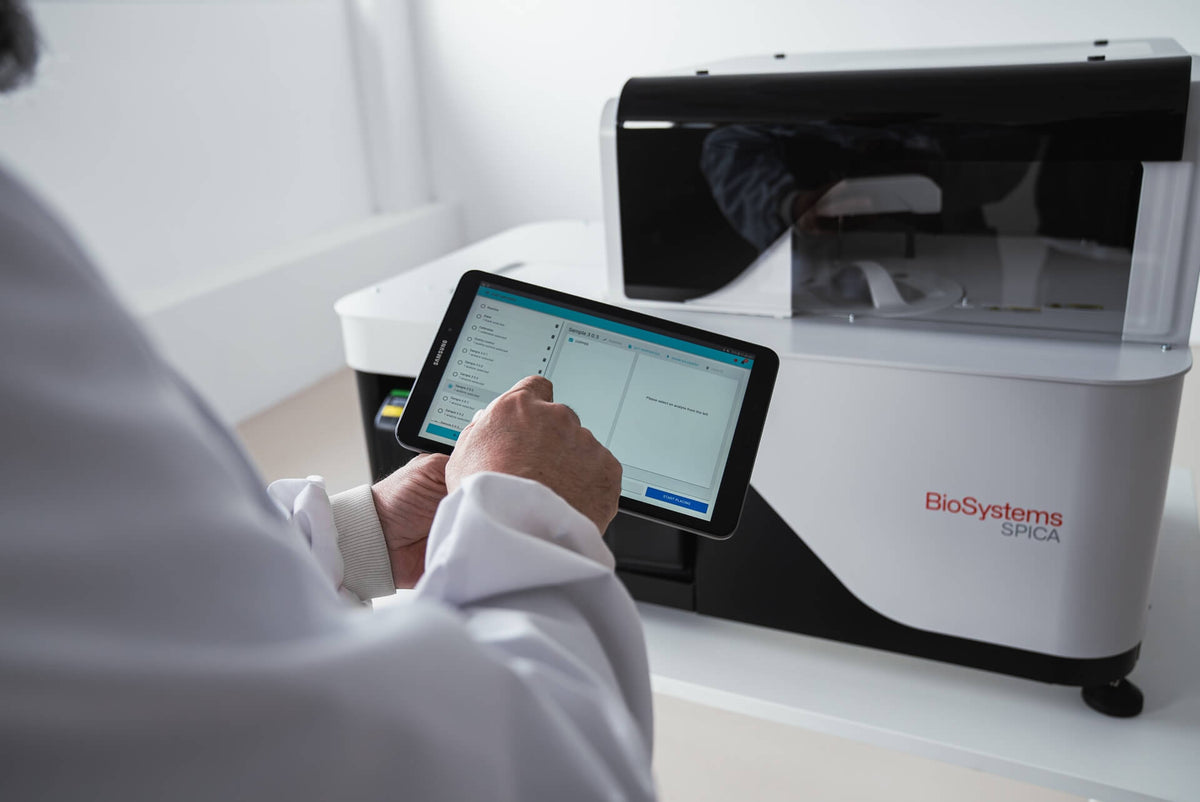 Person using a tablet with a BioSystems analyzer in a laboratory setting